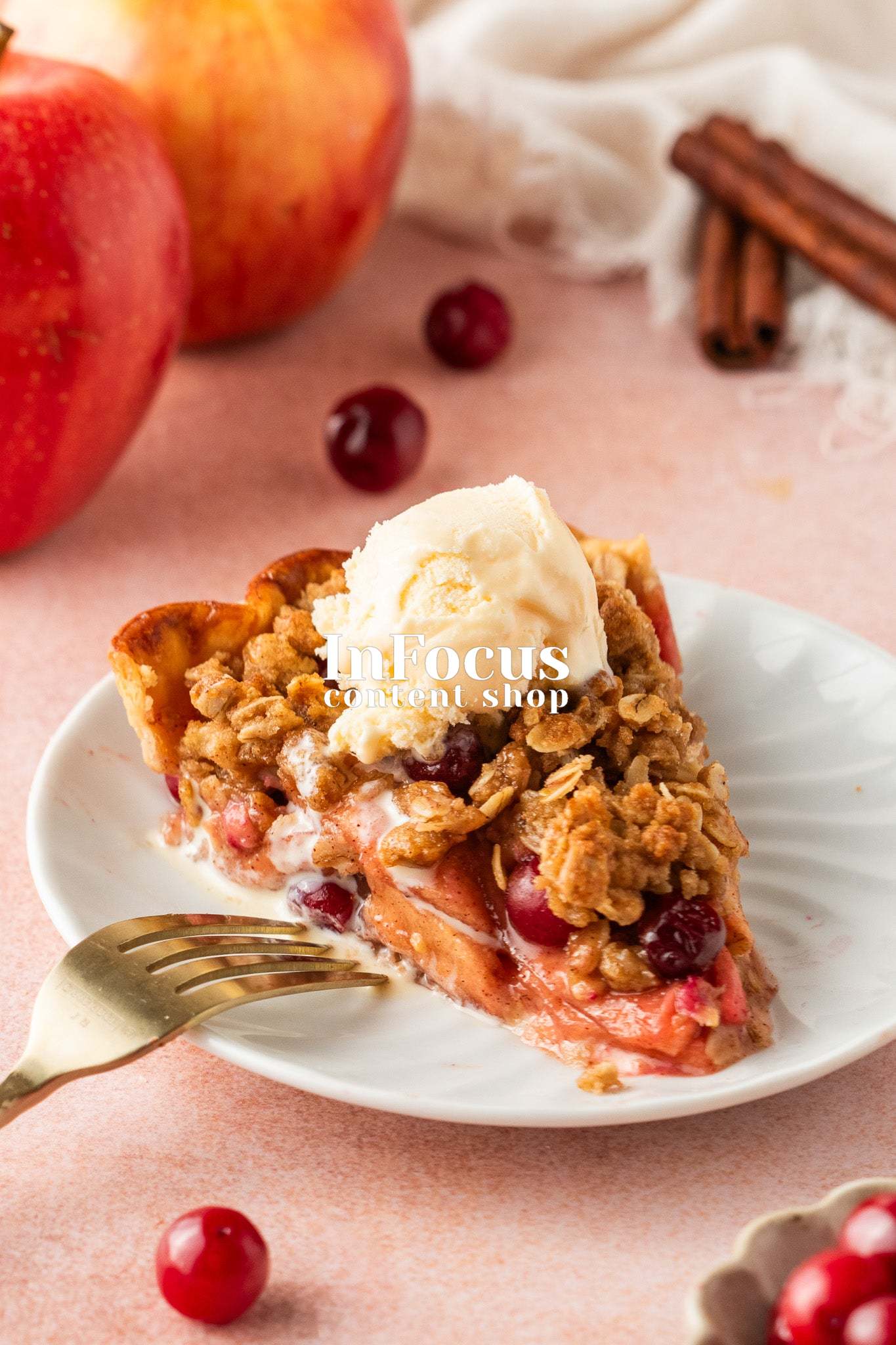 Apple Cranberry Crumble Pie- Exclusive