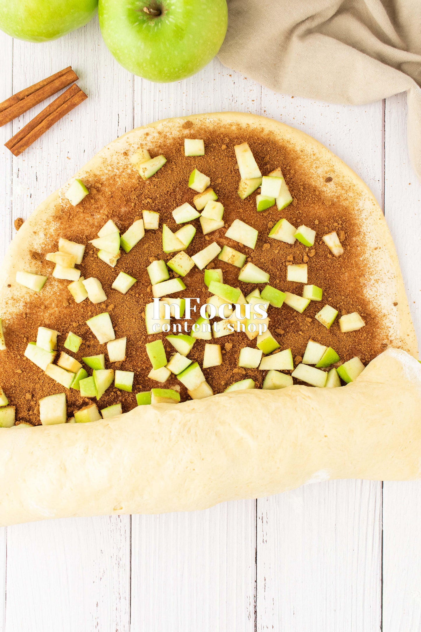 Apple Cinnamon Rolls- Exclusive