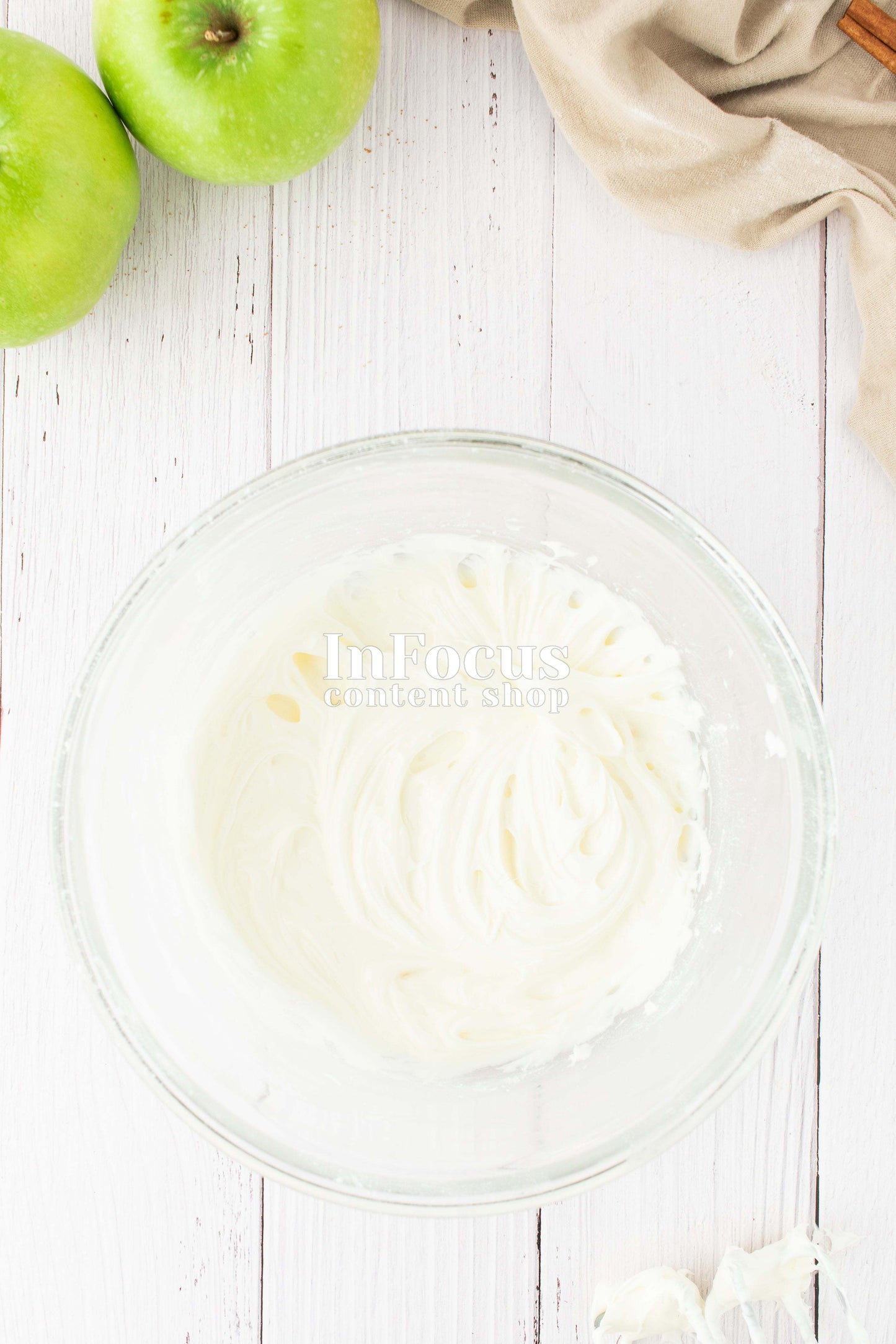 Apple Cinnamon Rolls- Exclusive