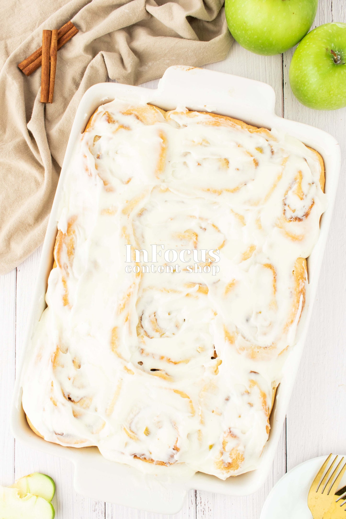 Apple Cinnamon Rolls- Exclusive