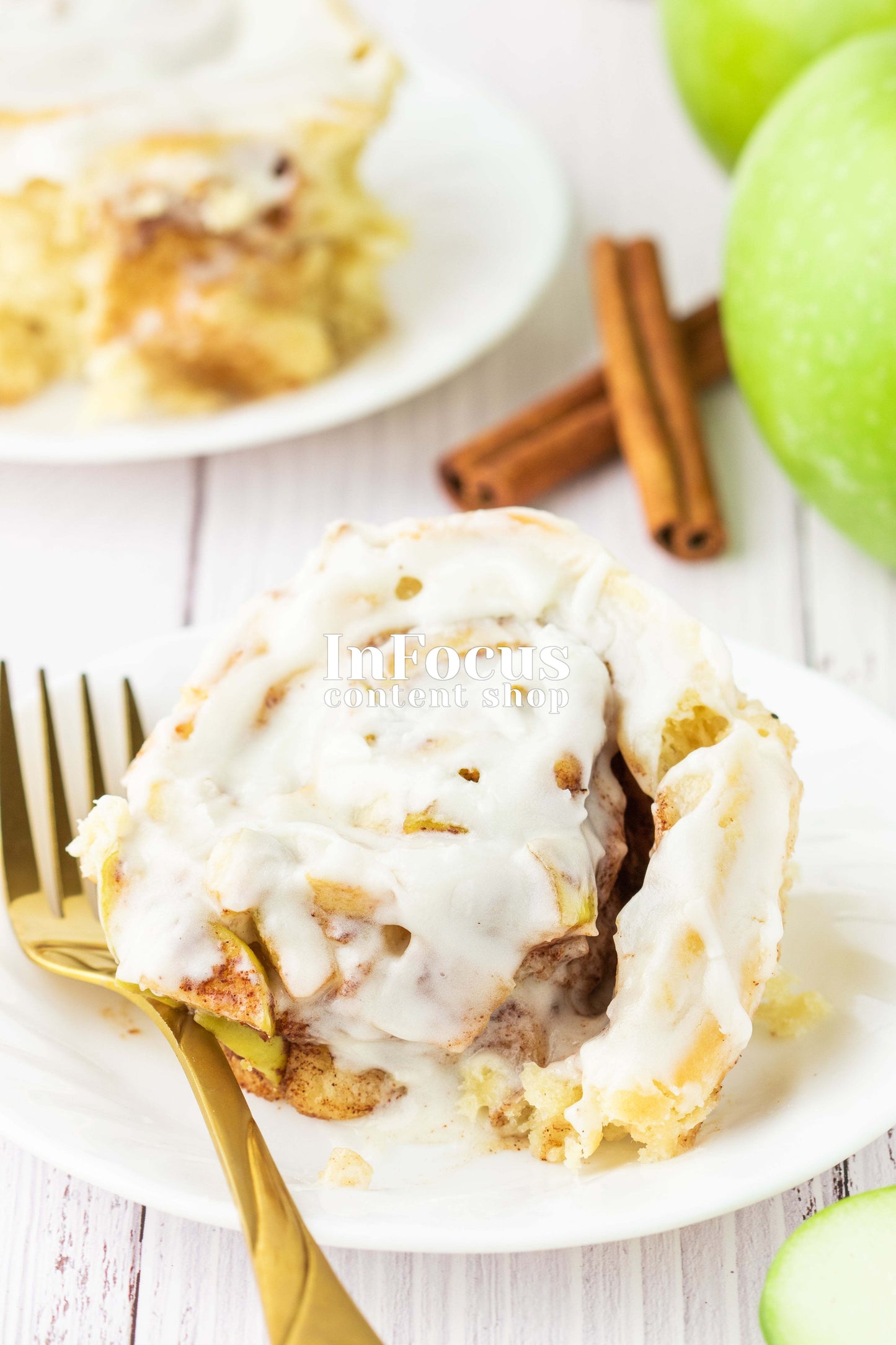 Apple Cinnamon Rolls- Exclusive