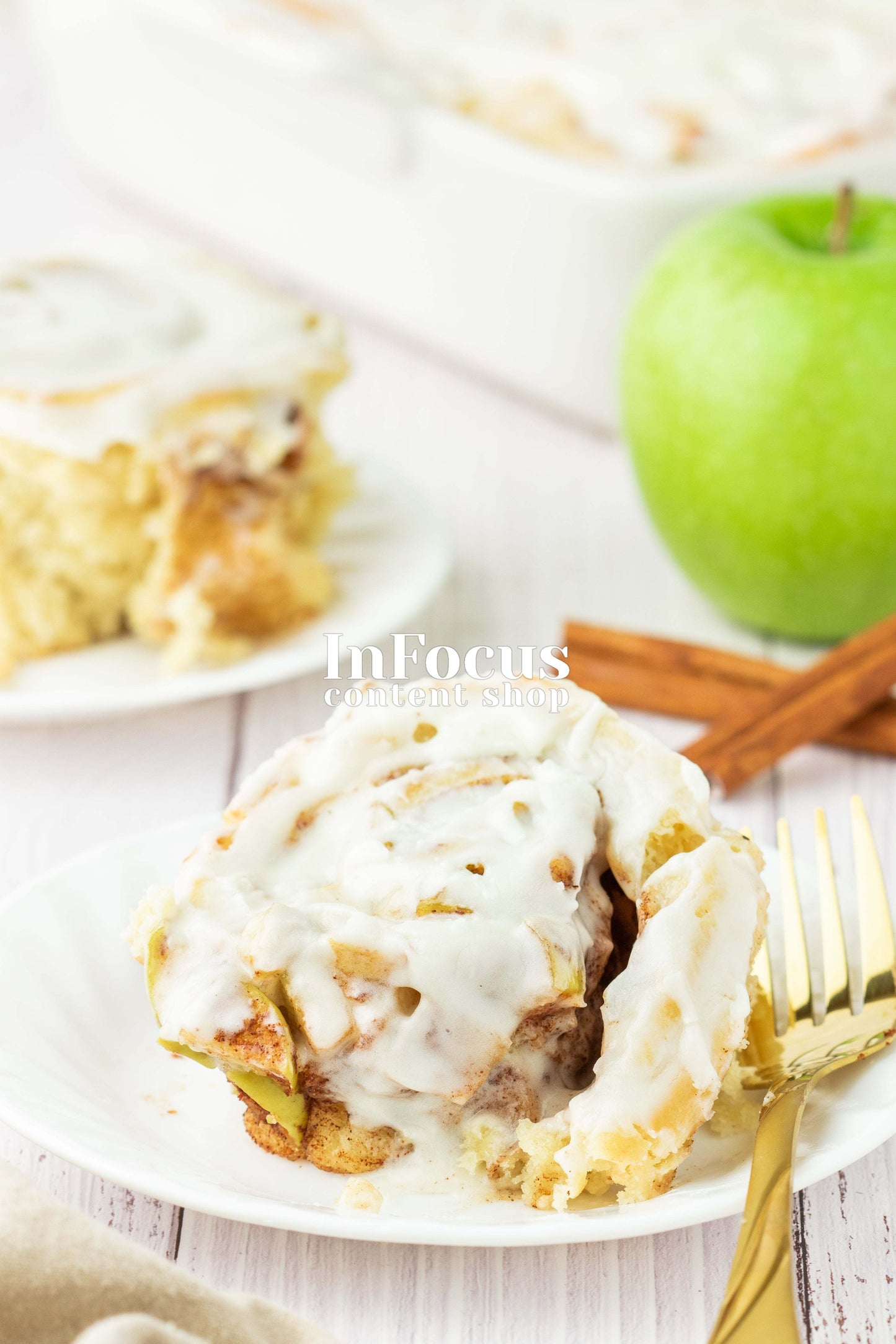 Apple Cinnamon Rolls- Exclusive