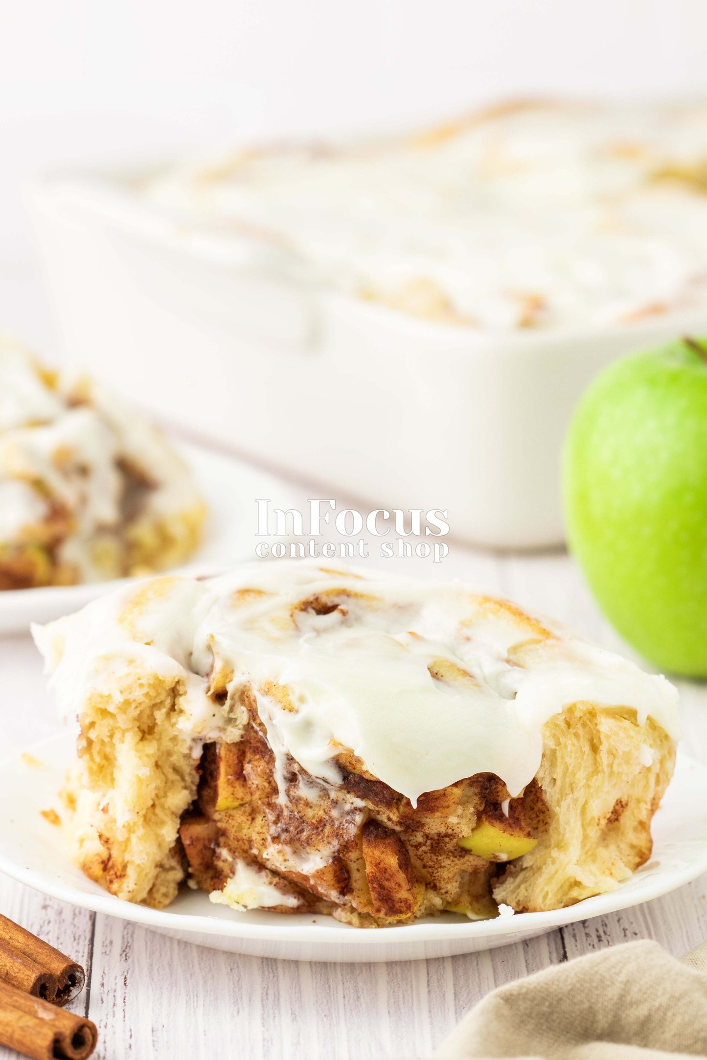 Apple Cinnamon Rolls- Exclusive