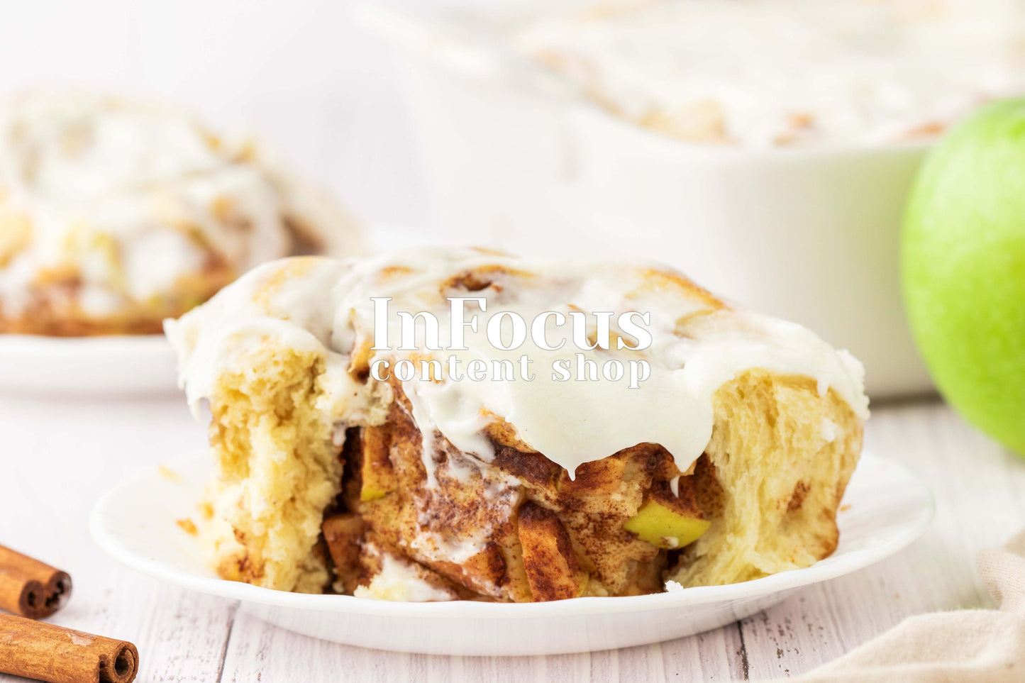 Apple Cinnamon Rolls- Exclusive
