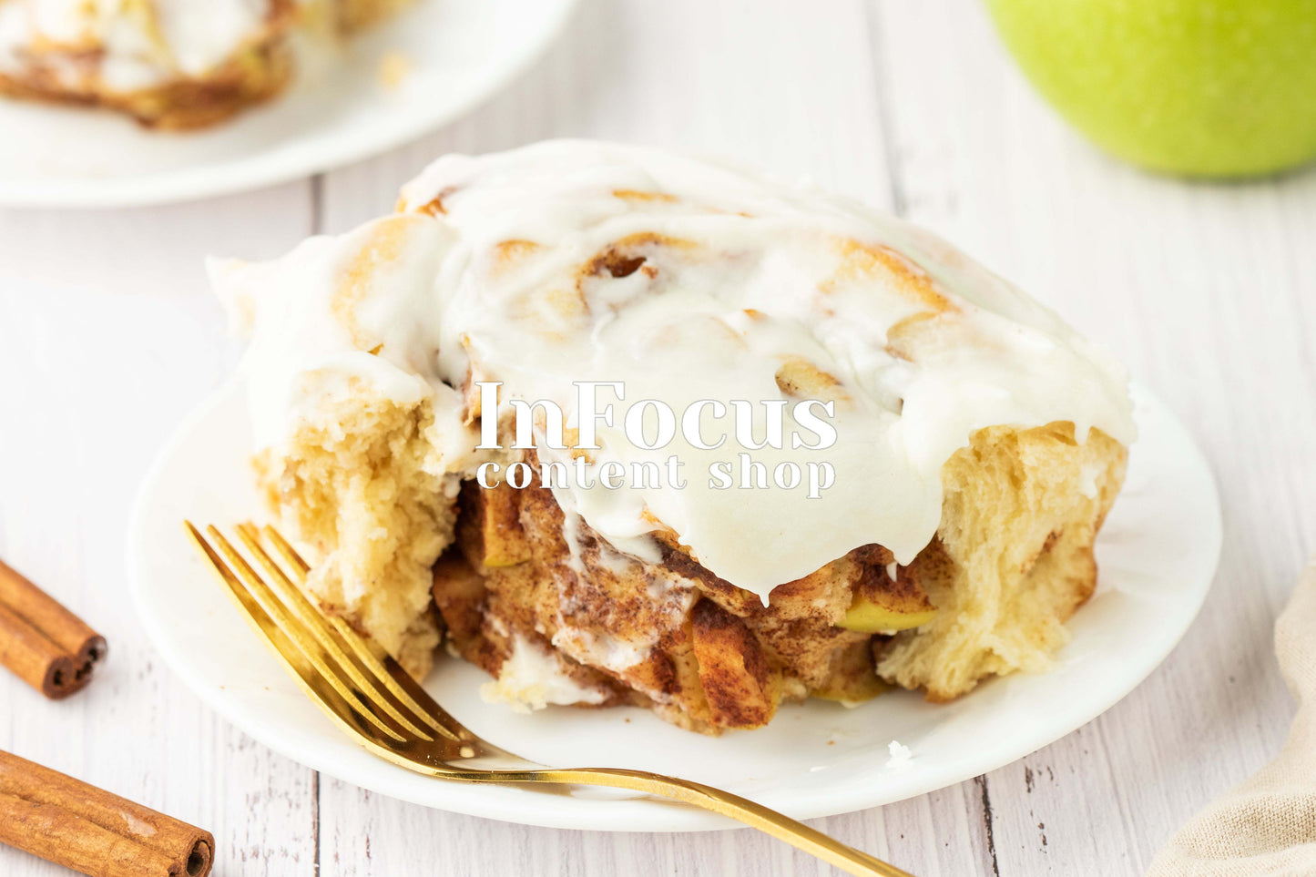 Apple Cinnamon Rolls- Exclusive