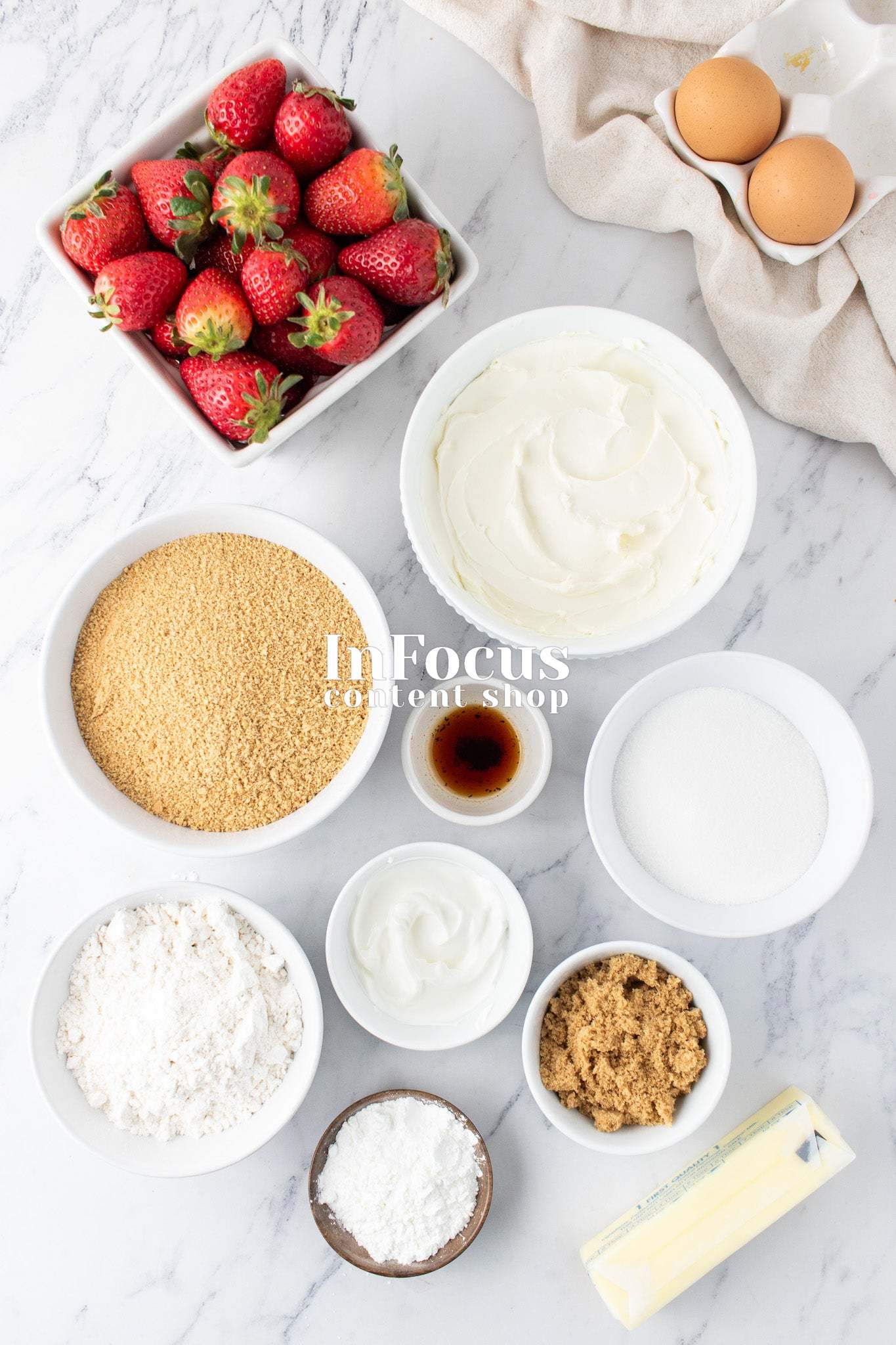 Strawberry Crumble Cheesecake Bars- Exclusive