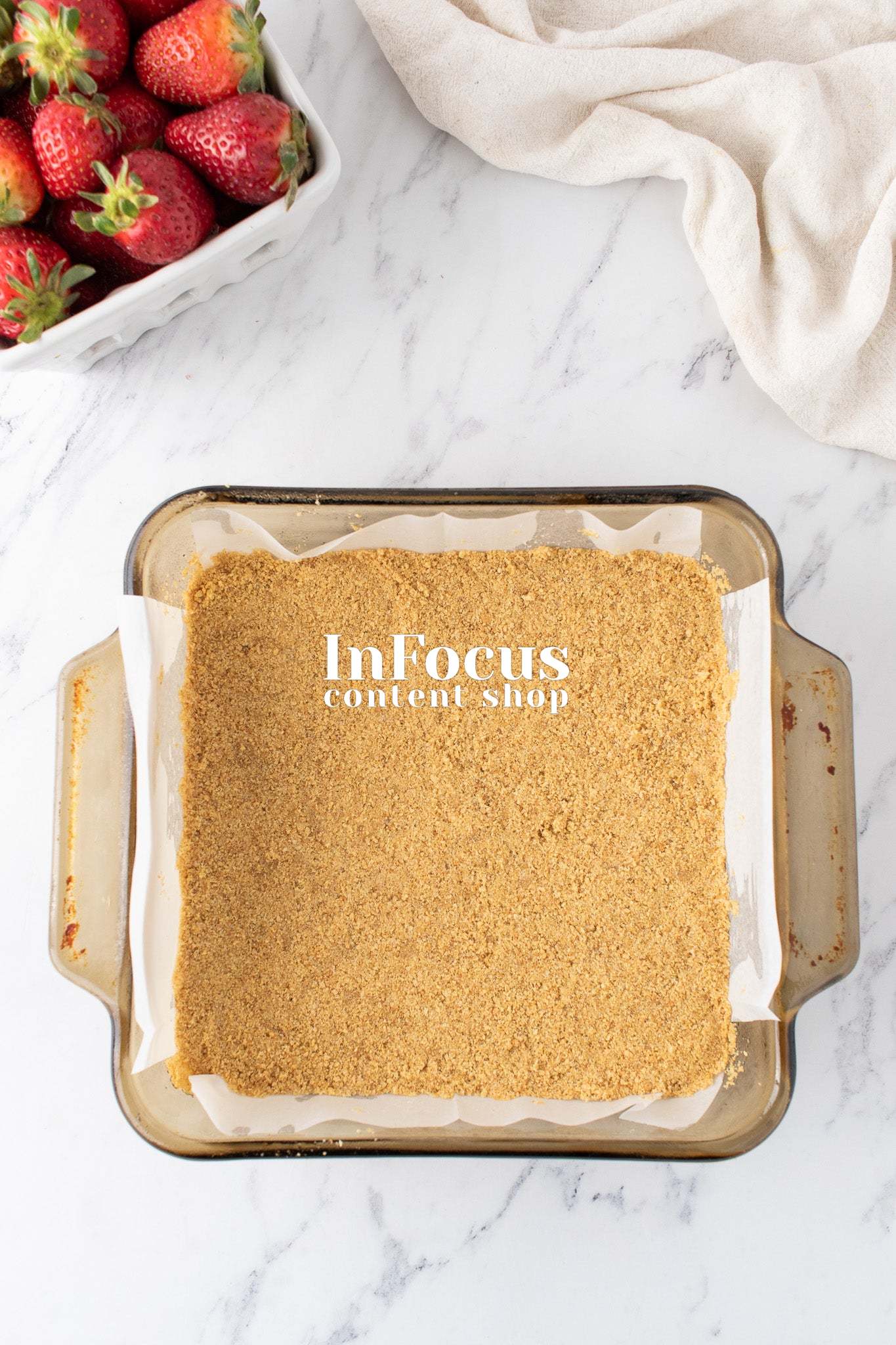 Strawberry Crumble Cheesecake Bars- Exclusive