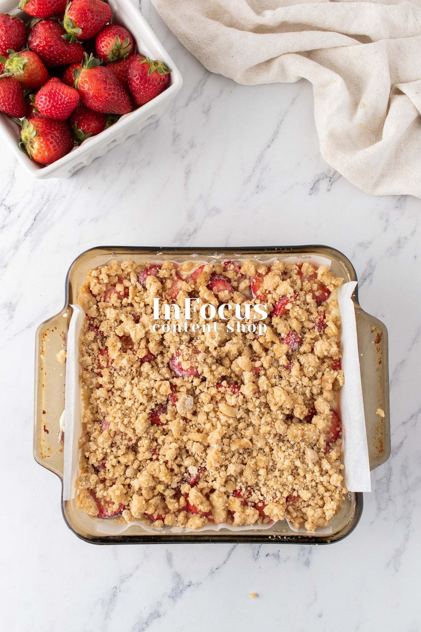 Strawberry Crumble Cheesecake Bars- Exclusive
