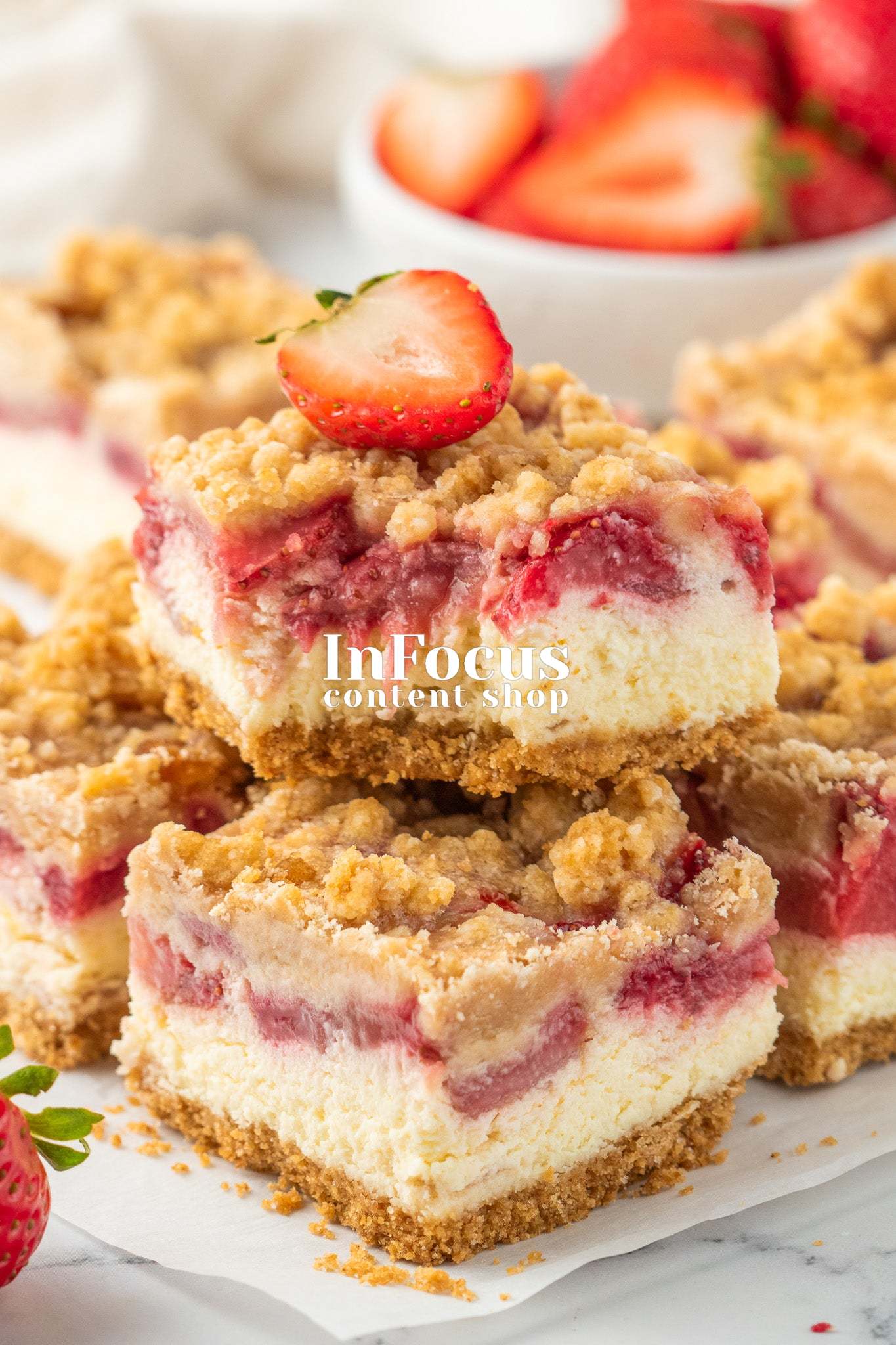 Strawberry Crumble Cheesecake Bars- Exclusive