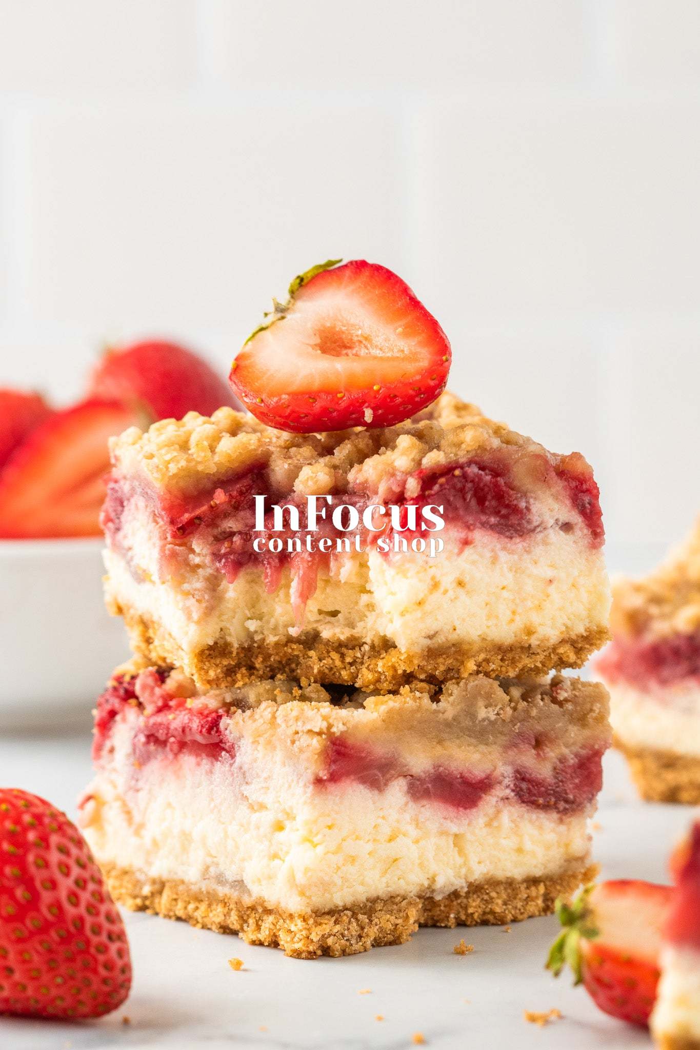 Strawberry Crumble Cheesecake Bars- Exclusive