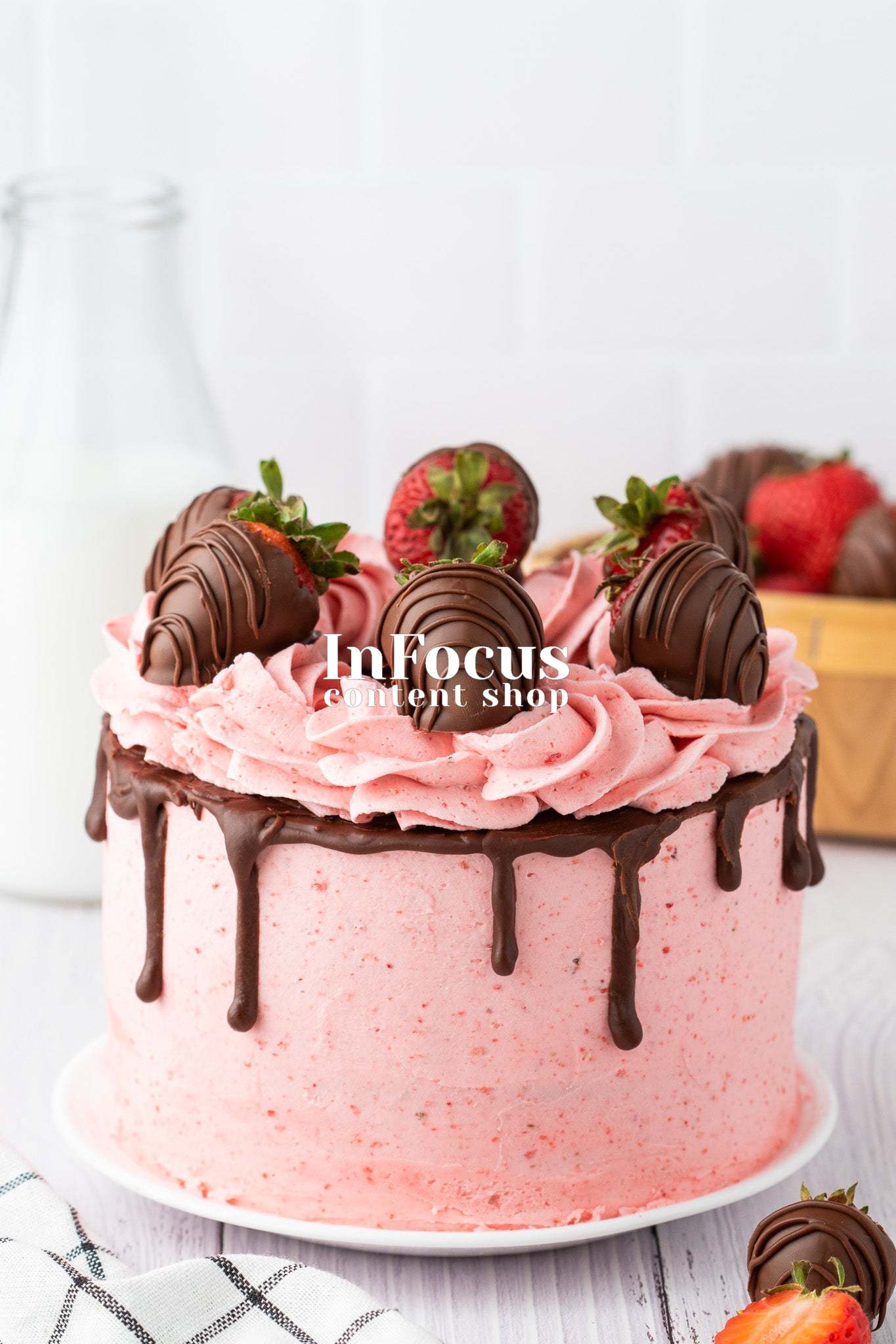 Chocolate Strawberry Cake- Semi-Exclusive Set 2