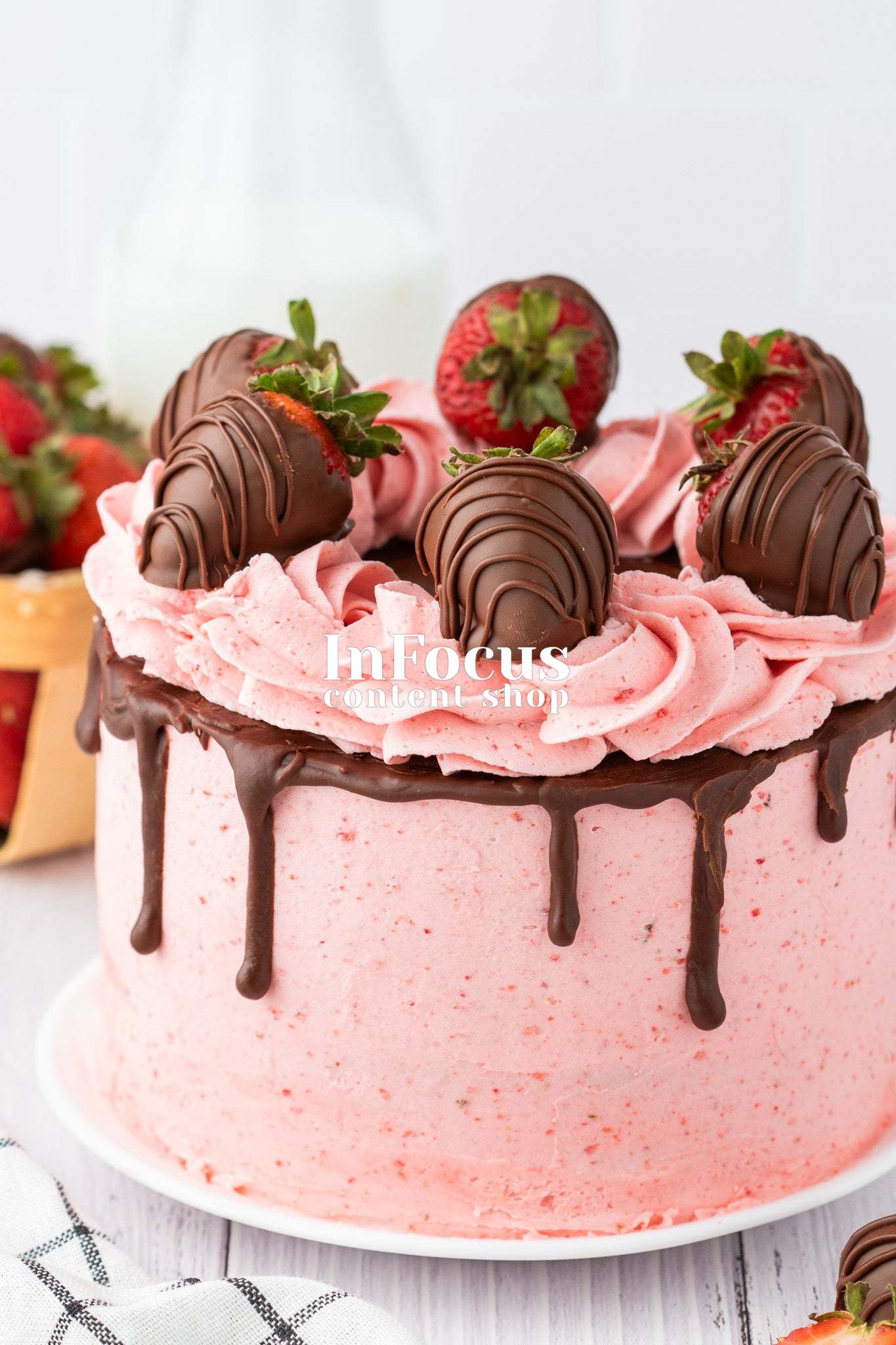 Chocolate Strawberry Cake- Semi-Exclusive Set 2