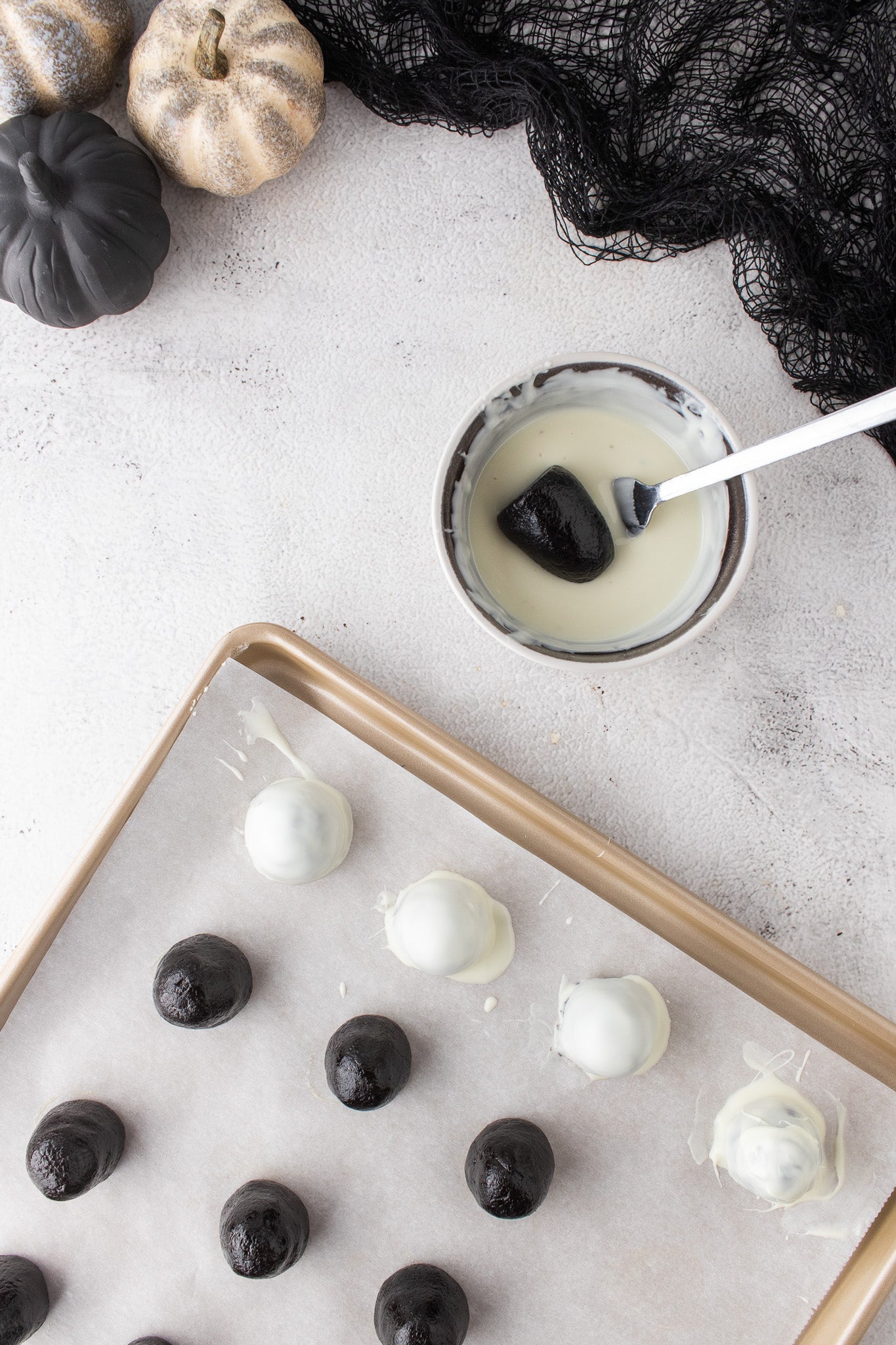 Ghost Oreo Truffles- Exclusive