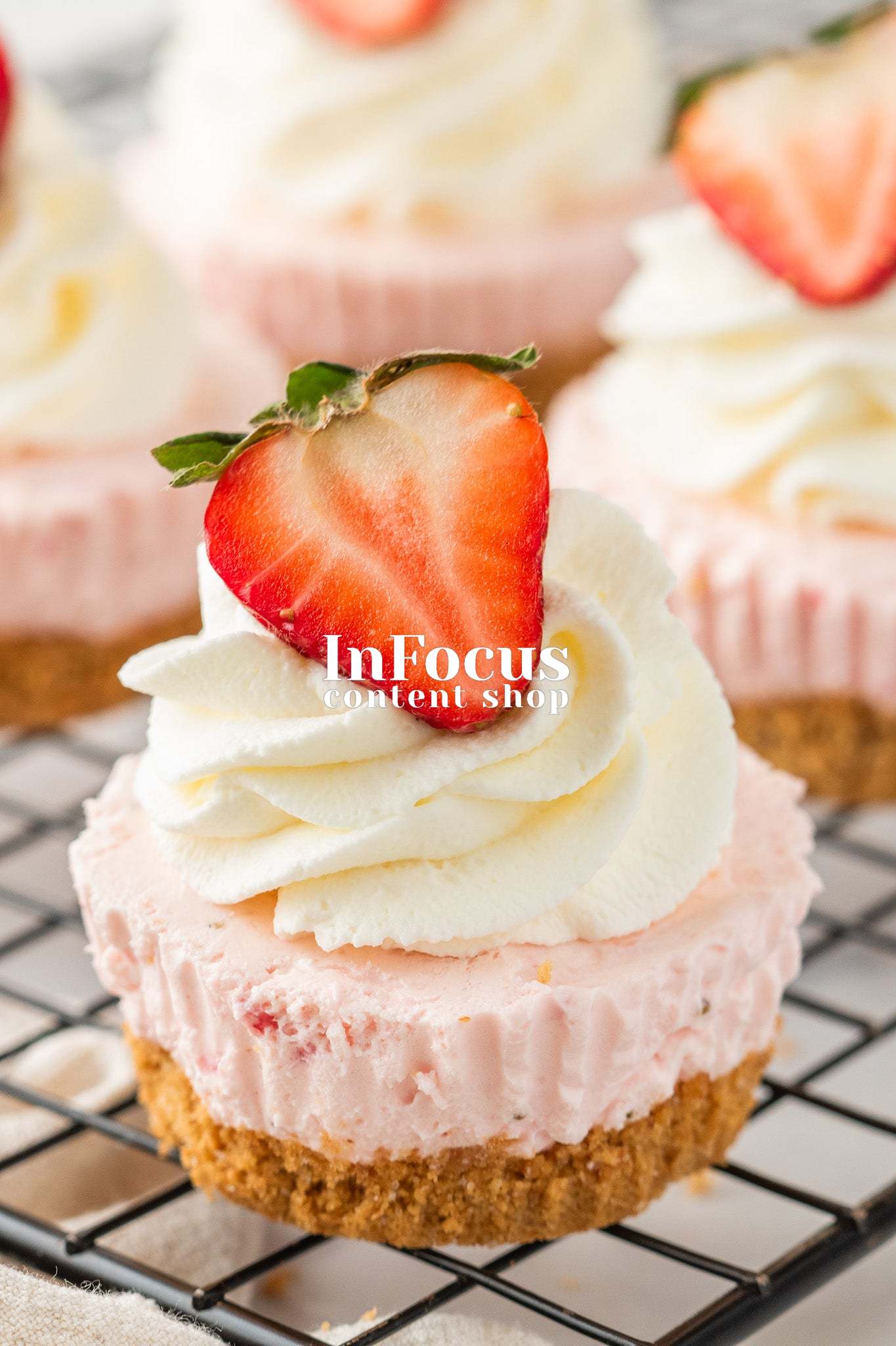 Mini Strawberry Cheesecakes (No-Bake Filling)- Exclusive