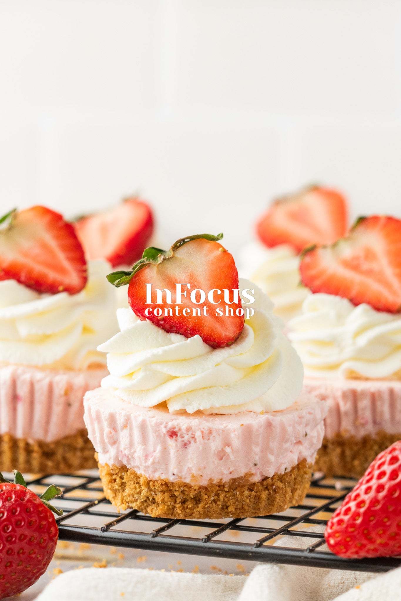 Mini Strawberry Cheesecakes (No-Bake Filling)- Exclusive