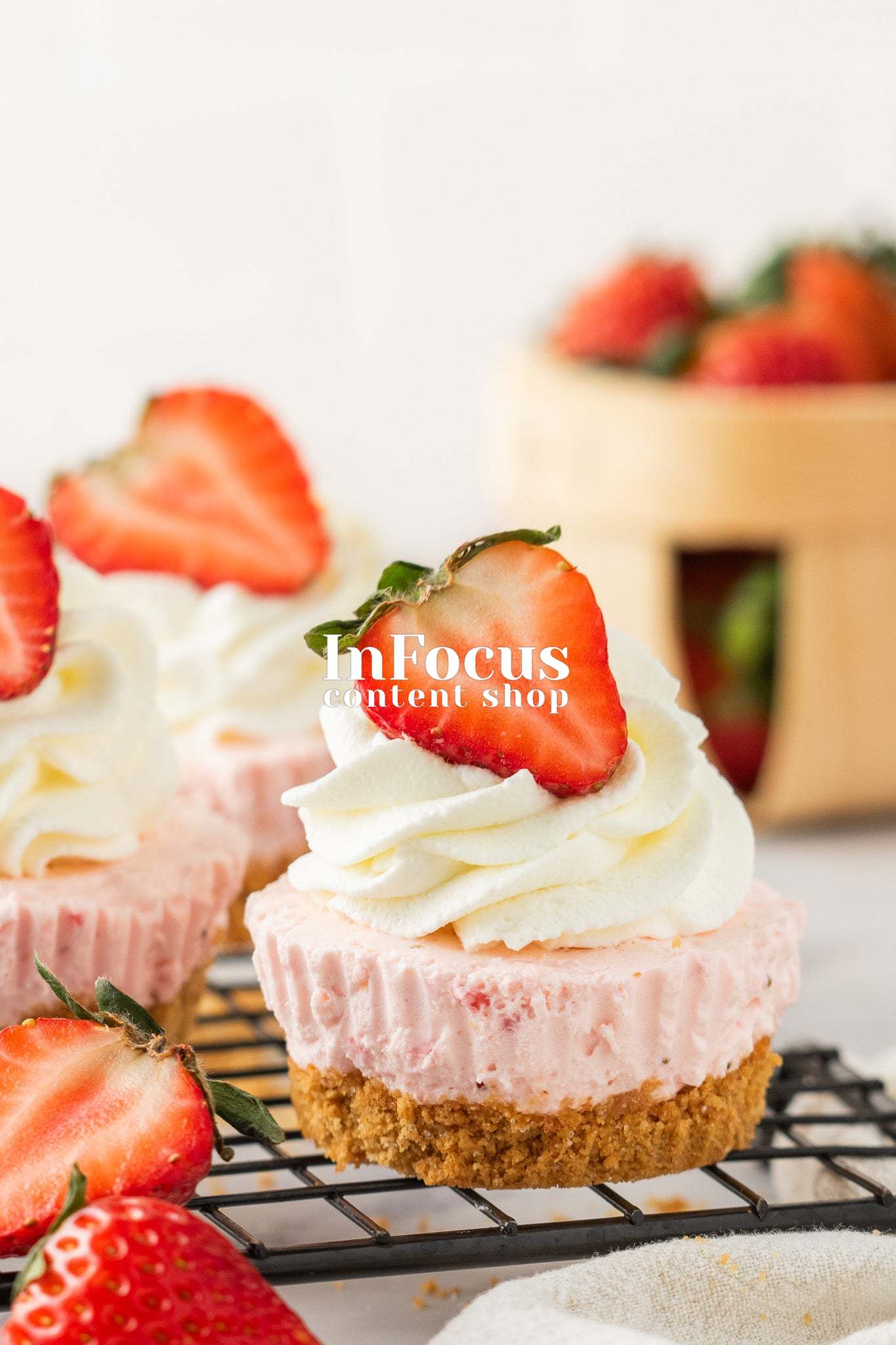 Mini Strawberry Cheesecakes (No-Bake Filling)- Exclusive