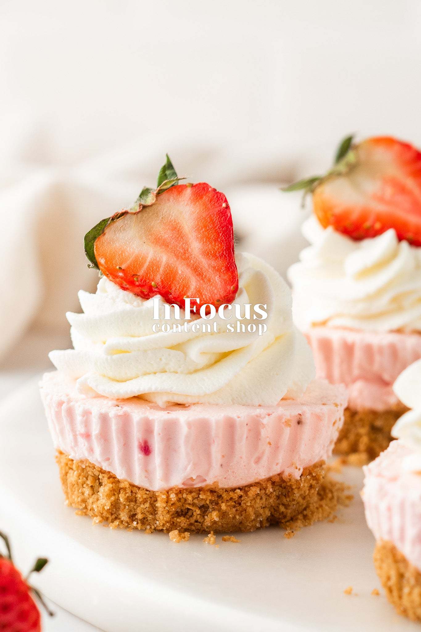 Mini Strawberry Cheesecakes (No-Bake Filling)- Exclusive