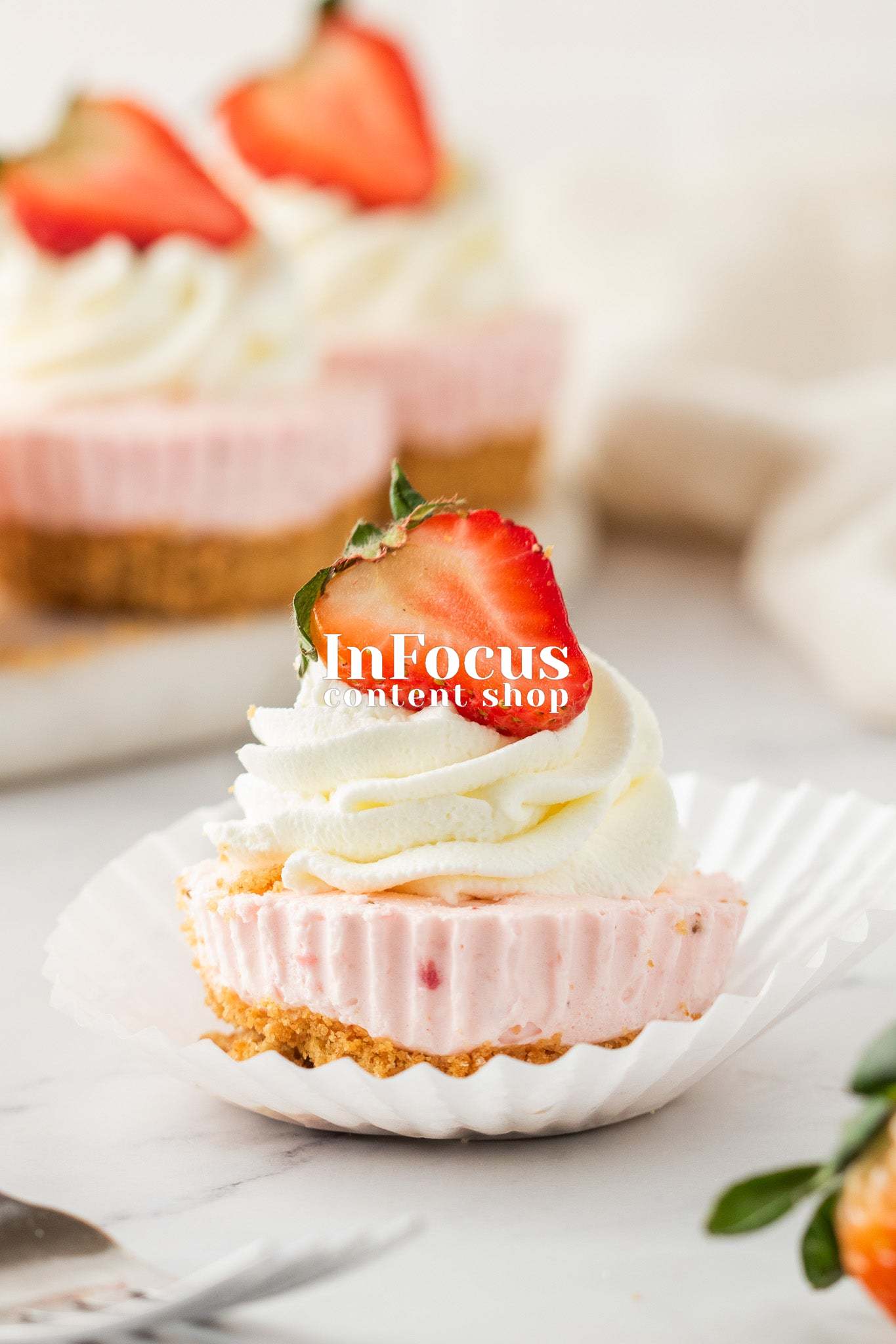 Mini Strawberry Cheesecakes (No-Bake Filling)- Exclusive